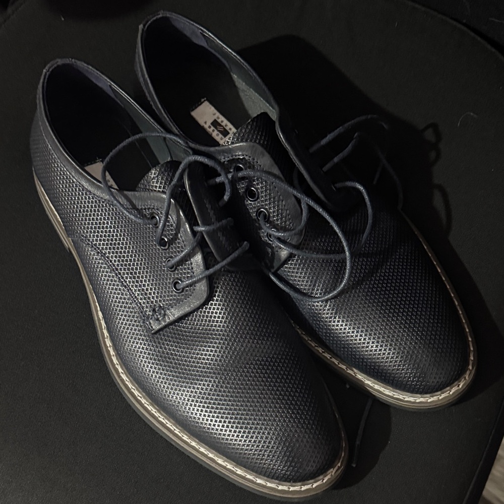Joseph Abboud Navy Perforated Lace-Up Shoes only worn a few times.